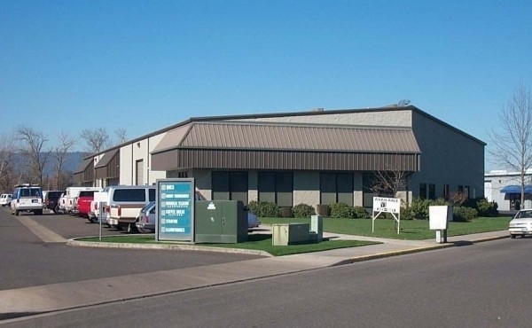 Listing Image #1 - Industrial for sale at 910 - 924 Chevy Way, Medford OR 97504