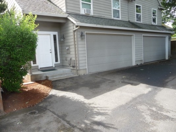 Listing Image #1 - Multi-family for sale at 9281 SW Locust St, Tigard OR 97223