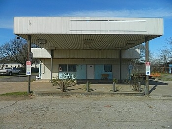Listing Image #1 - Retail for sale at 624 North Main, Jewett TX 75846