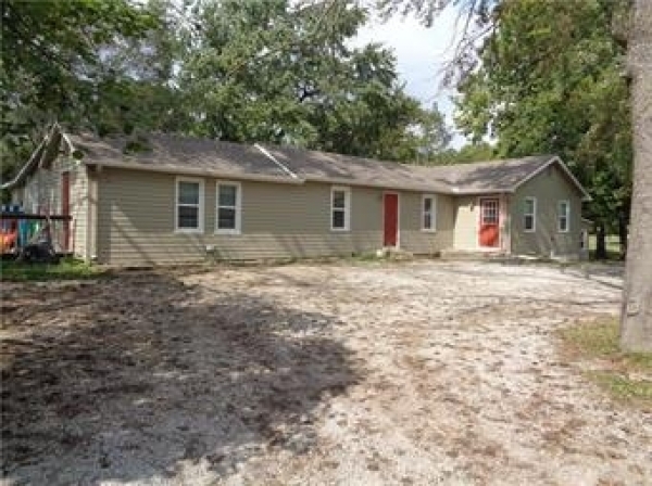 Listing Image #1 - Business for sale at 5940 N Flora Ave, Gladstone MO 64118