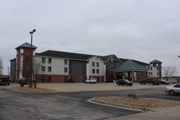 Listing Image #1 - Hotel for sale at 626 E. Russell Avenue, Warrensburg MO 64093